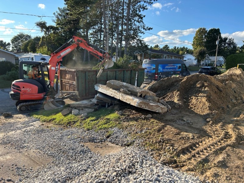 Démolition et excavation sur un terrain